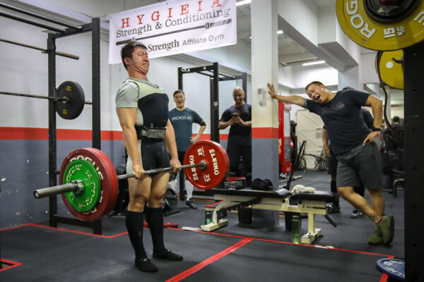 shaun pang coaching the deadlift